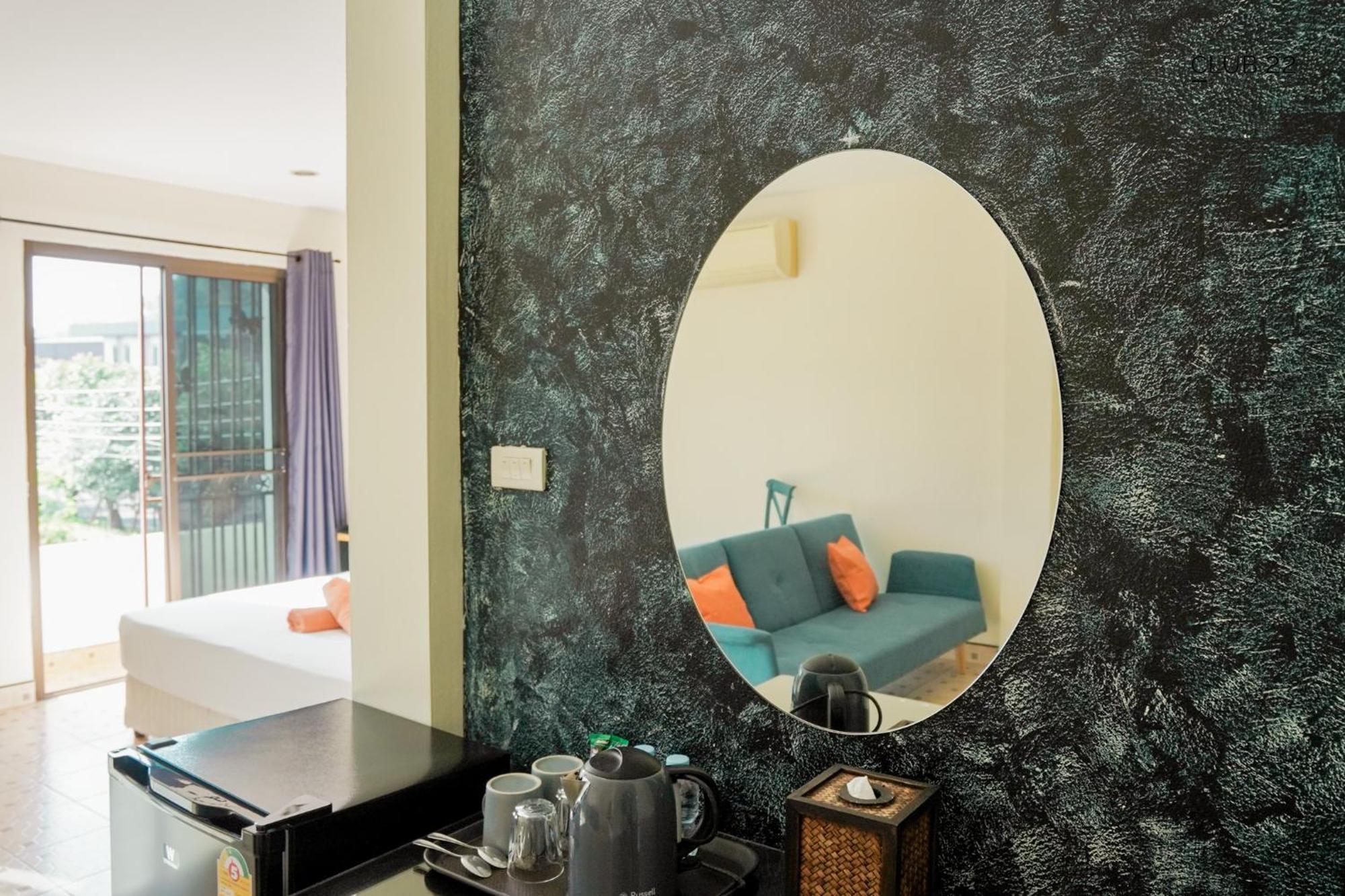 Club22 Kamala Suites, Kamala Beach Buitenkant foto